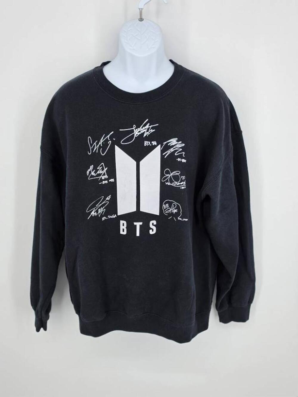 BTS Vintage K-Pop Graphic Crewneck Sweatshirt Black V 95 Members Signatures XL
